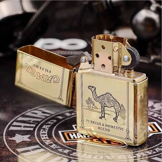 Encendedor Clásico Edición Coleccionista 'Camel' | Diseño Vintage Metálico